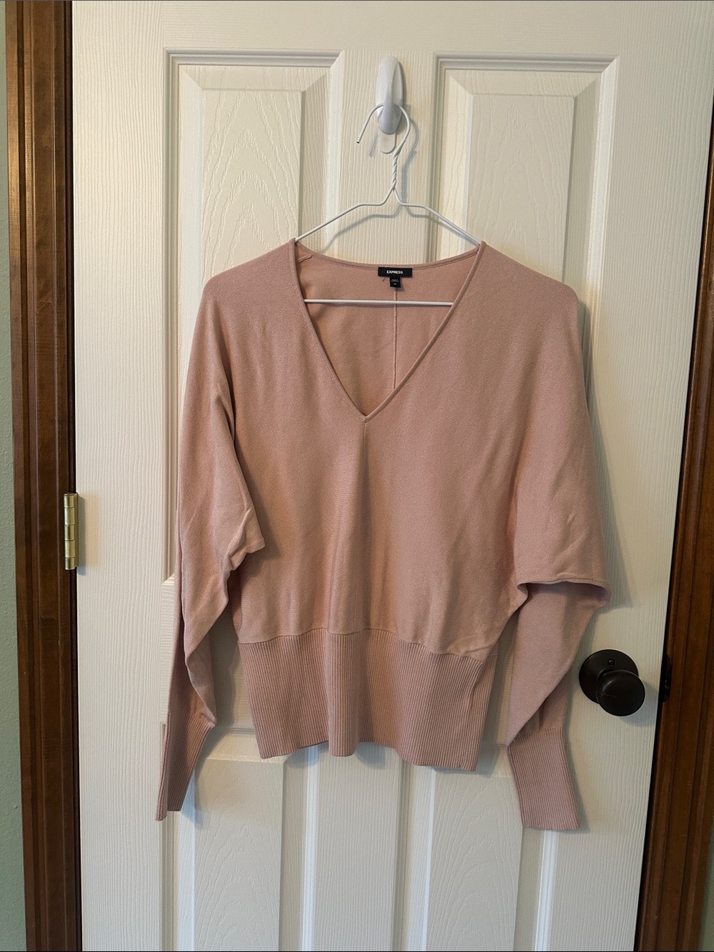Express Women's Dusty Rose V-Neck Lightweight Sweater
